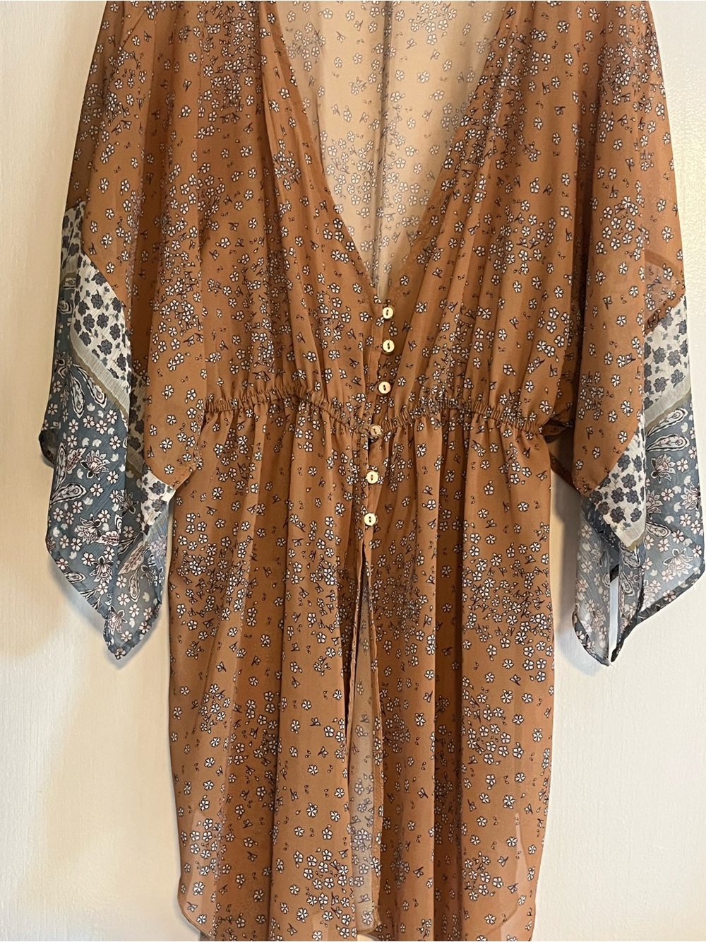 Bloomfield Floral Beige kimono - Picture 2 of 7